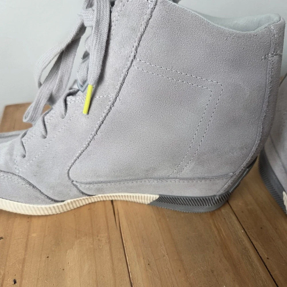 Sorel Women's 8.5 Boots Hidden Wedge Suede Grey Waterproof Out N About‎